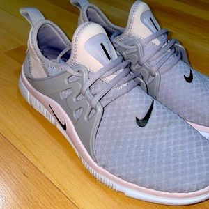 Womens nike running shoes